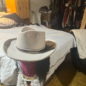Ladies cow girl hat cream in color